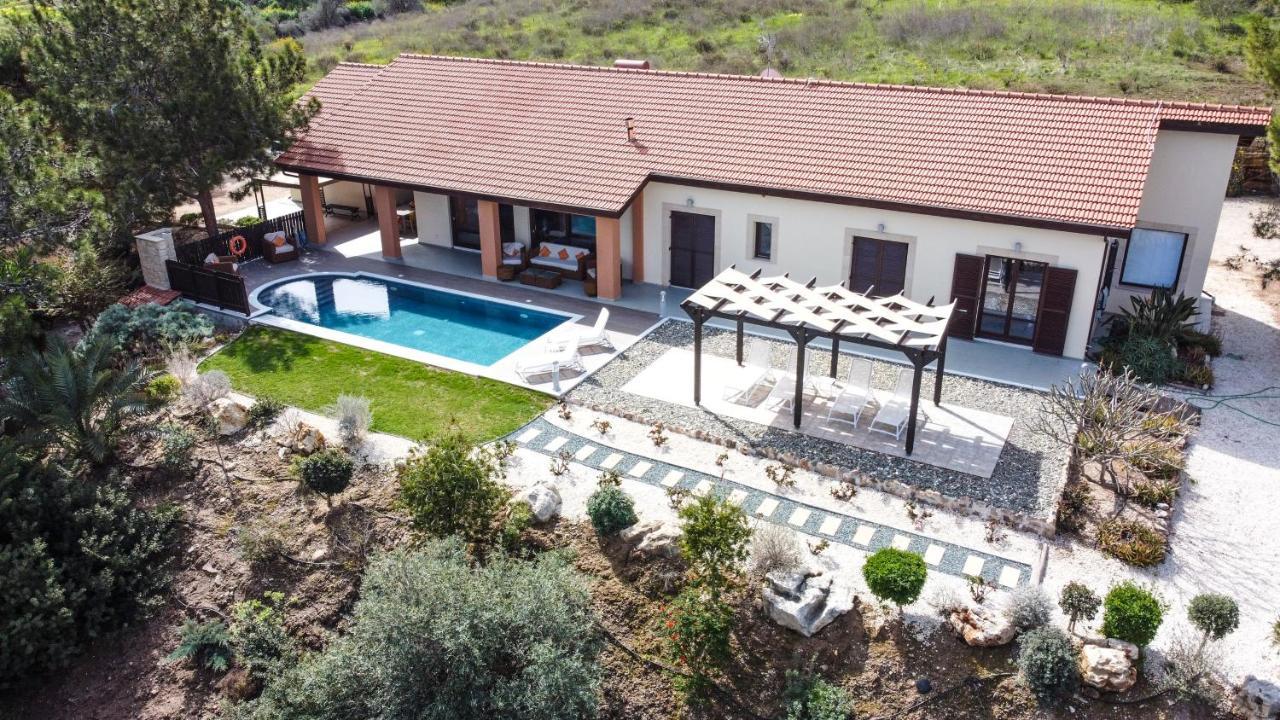 Pine And Olive Seahouse * Neo Chorio